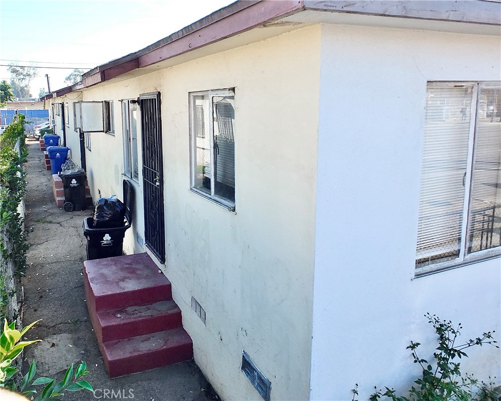 9618 S Figueroa Street
