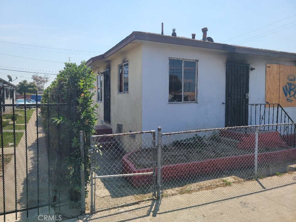 9618 S Figueroa Street