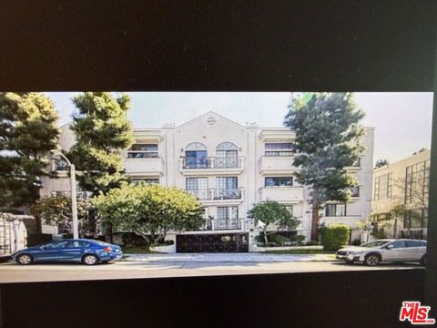 Photo of 860 S Lucerne Boulevard #202, Los Angeles, CA 90005 (MLS # 26636771)