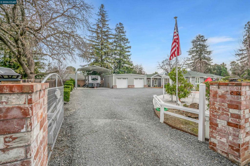 1579 1579 Farm Bureau Rd