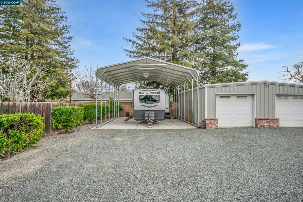 1579 1579 Farm Bureau Rd