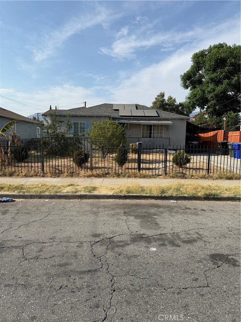 230 E 21st