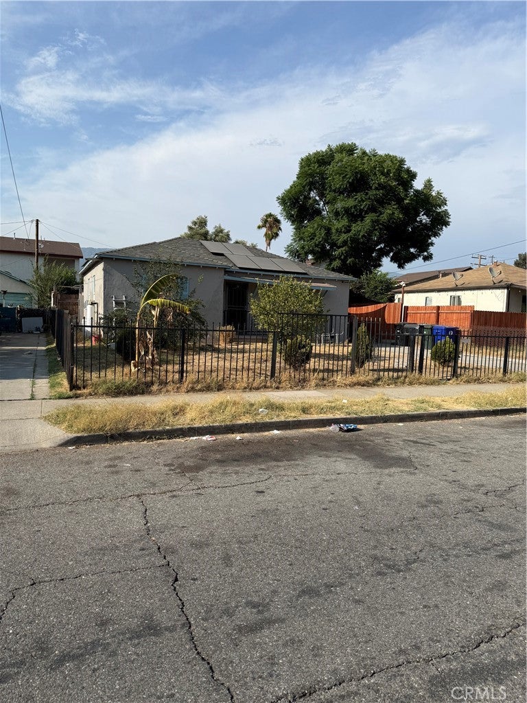 230 E 21st
