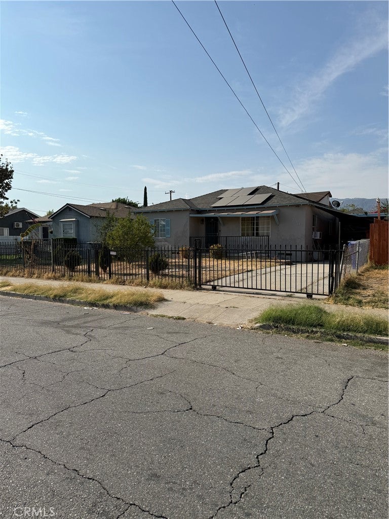 230 E 21st