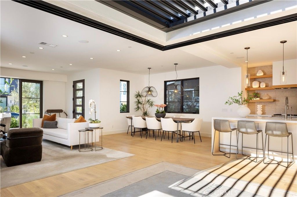 Photo of 304 Goldenrod Avenue, Corona Del Mar, CA 92625 (MLS # NP26058399)