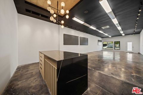 Photo of 10618 Magnolia Boulevard, North Hollywood, CA 91601 (MLS # 26834123)