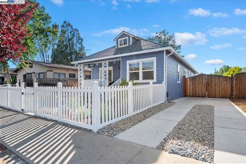 Photo of 2542 Fourth St St, Livermore, CA 94550 (MLS # 41115354) Photo of 2542 Fourth St St, Livermore, CA 94550 (MLS # 41115354)