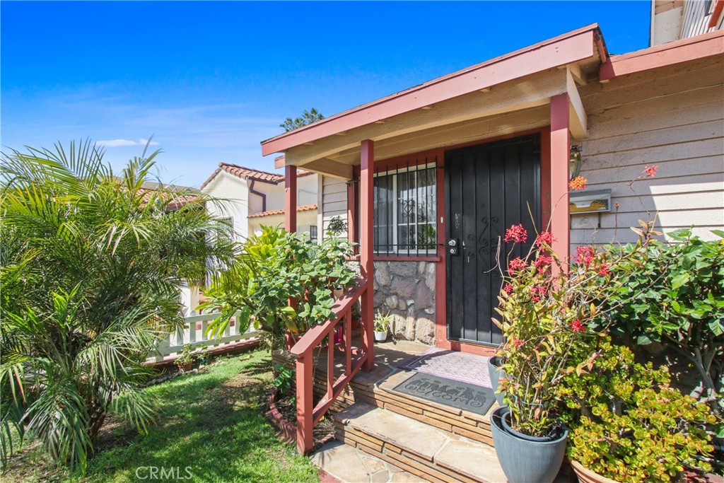 1419 S Redondo Boulevard