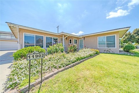 11902 206th Lakewood CA 90715