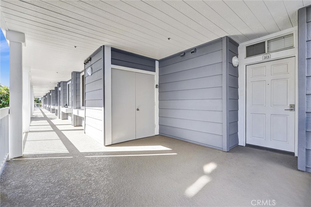 20301 Bluffside D313