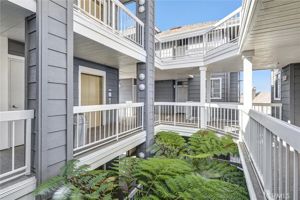 Photo of 20301 Bluffside Cir, Huntington Beach, CA 92646 (MLS # OC26035011)