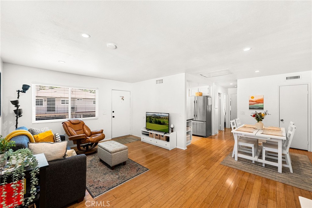 1105 W Calle De La Luna 4