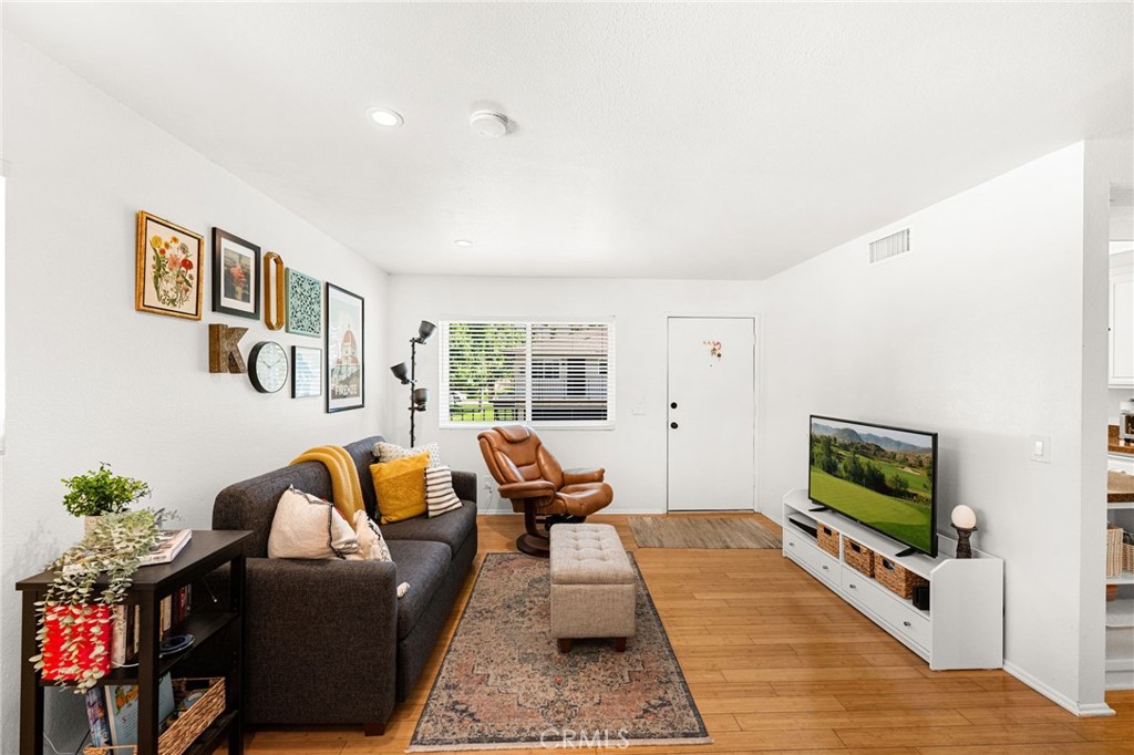 1105 W Calle De La Luna 4