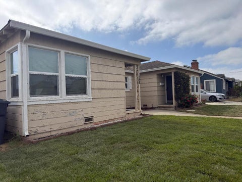 Photo of 146 Rodeo Avenue, Salinas, CA 93906 (MLS # ML82057067)
