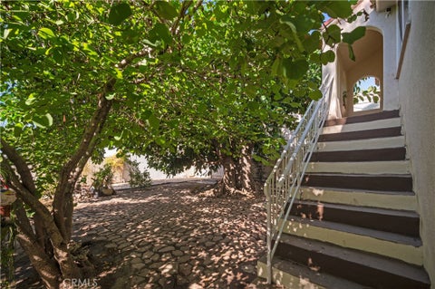 Photo of 231 W 19th ST, Long Beach, CA 90806 (MLS # SB26229187)