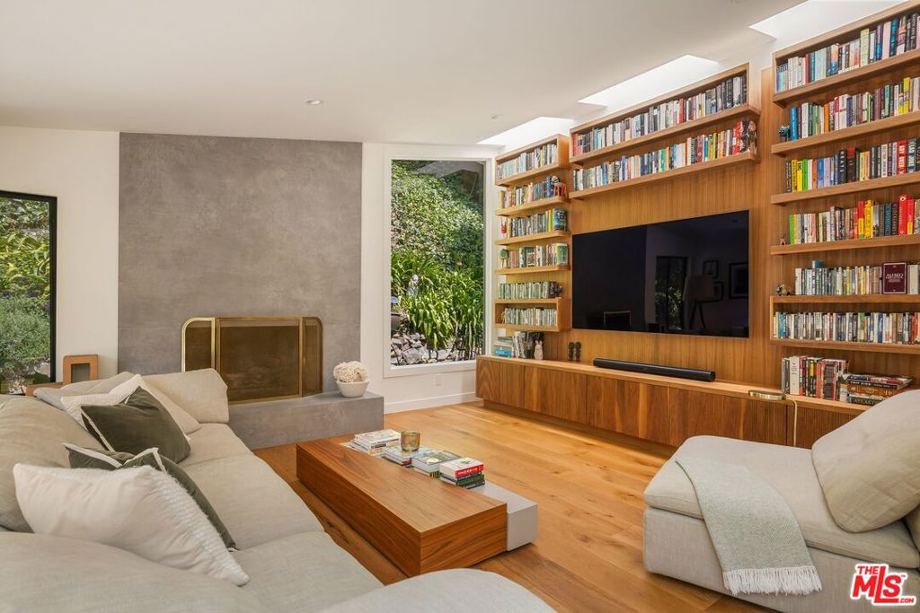 3328 Mandeville Canyon Road