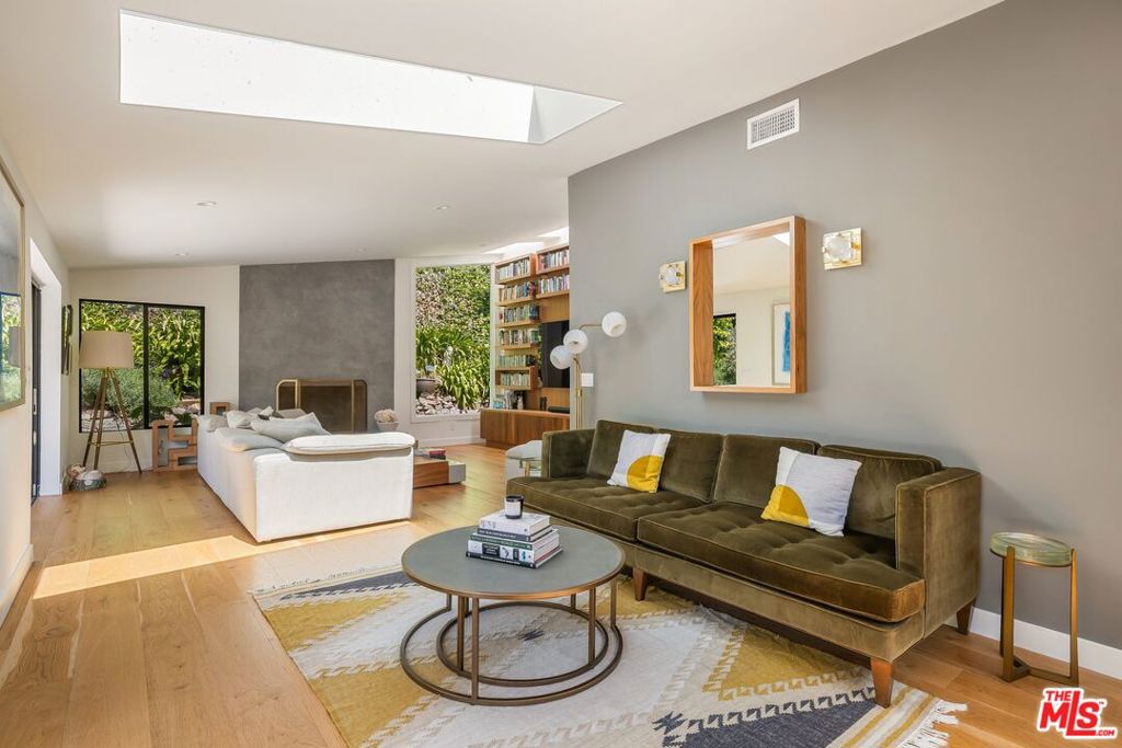 3328 Mandeville Canyon Road