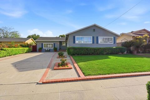 Photo of 908 Redbird Drive, San Jose, CA 95125 (MLS # ML82038421)