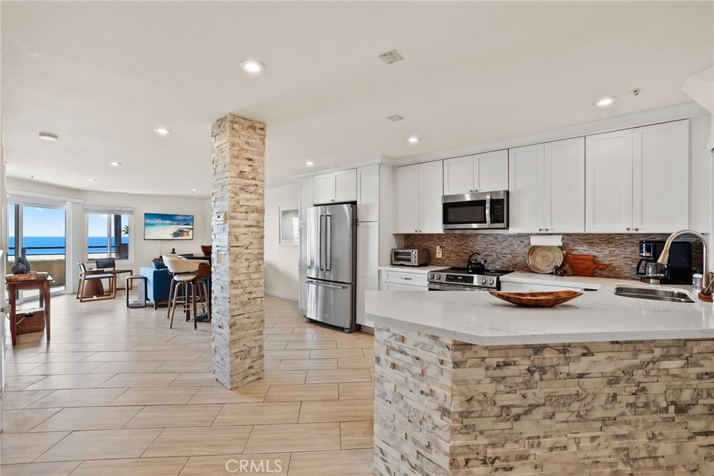 1200 Pacific Coast Highway 217