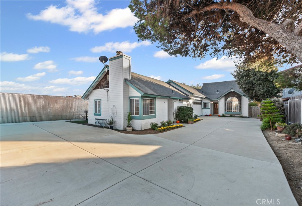 PROPERTIES 1553 Palace