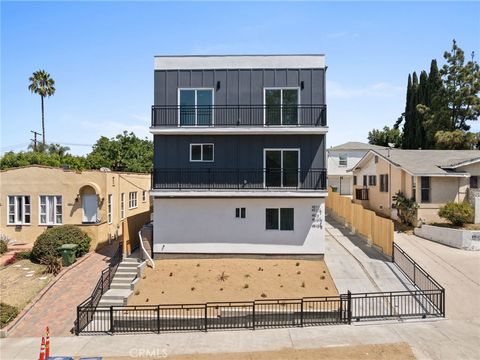 Photo of 4513 Rosewood Avenue #3, Los Angeles, CA 90004 (MLS # BB25251082) Photo of 4513 Rosewood Avenue #3, Los Angeles, CA 90004 (MLS # BB25251082)