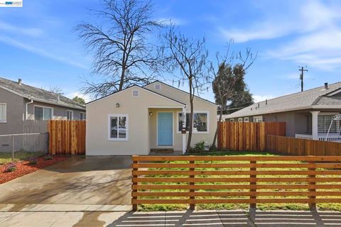 Photo of 1976 1976 Grand Ave Ave, Sacramento, CA 95838 (MLS # 41126203)