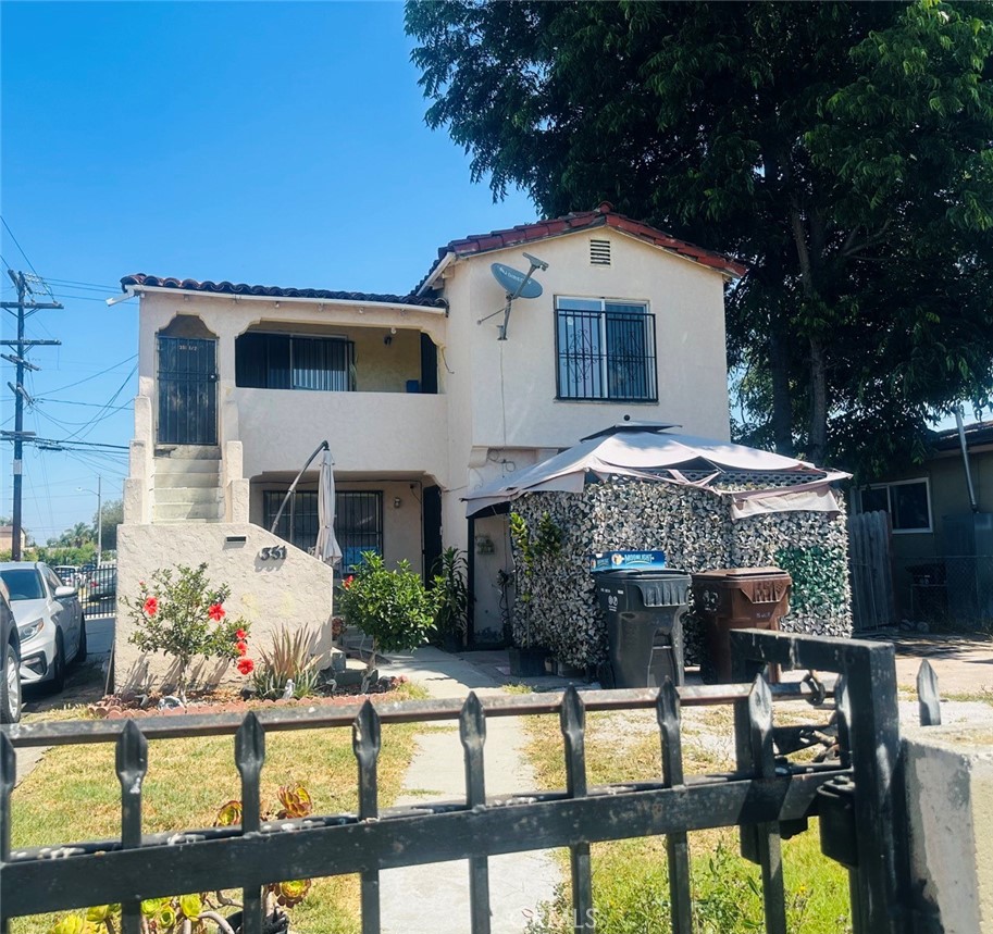 Welcome to 351 Magnolia Street in Compton—an incredible income-producing opportunity! This unique duplex features two separate units, each offering 2 bedrooms and 2 bathrooms, ideal for multi-generational living or rental income.
Sitting on a generous 5,994 sq. ft. lot, this property offers ample outdoor space, parking, with potential for ADU in the detached 3-car garage. Built in 1938, it seamlessly blends charm with functionality, ready for an investor to capitalize on its potential.
Live in one and rent the other, or lease out both for double the cash flow. Conveniently located near schools, shopping centers, and major freeways for easy access throughout the Los Angeles area. **One unit may be available**