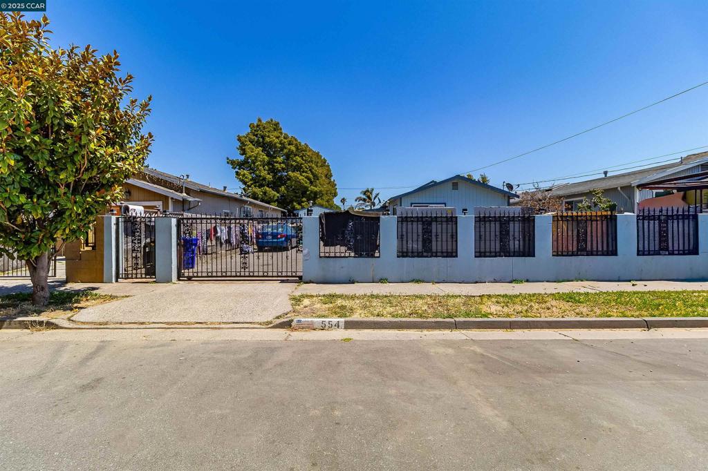 Great Investment Opportunity! This duplex offers strong rental income and is perfect for investors or owner-occupants. Each unit features spacious layouts, and separate utilities. Conveniently located near schools, shopping, and public transit. Don’t miss your chance to own a versatile property with steady income potential!