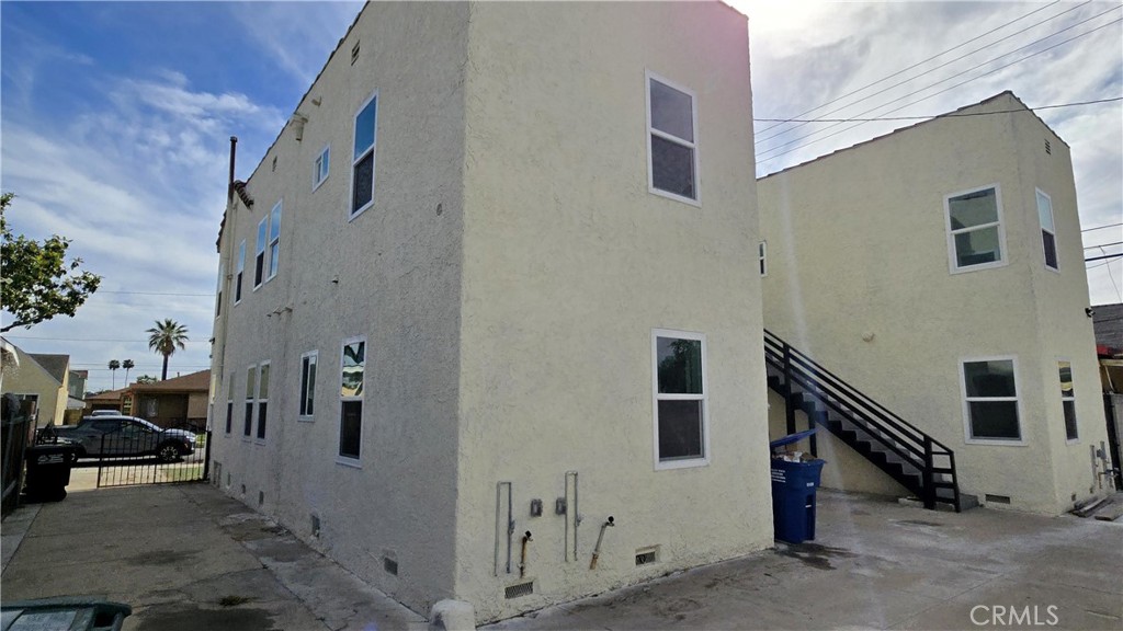 6047 Dennison