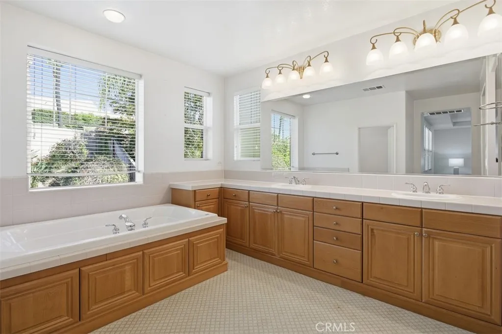 Upland, California 91784, United States, 5 Bedrooms Bedrooms, ,5 BathroomsBathrooms,Residential,Active,234534