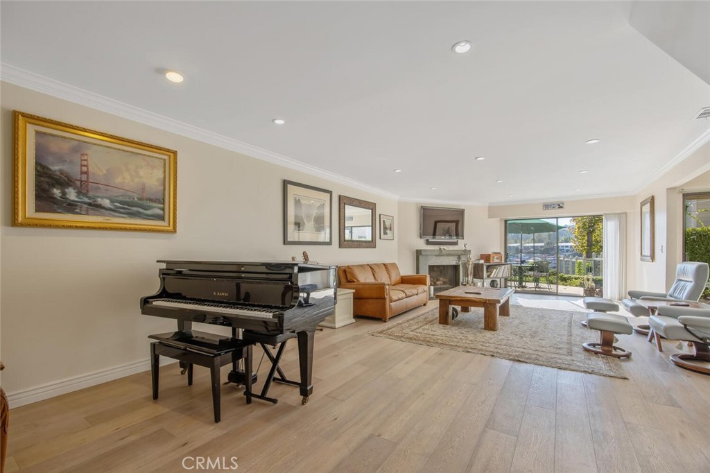 Westlake Bay (728) - Residential Lease