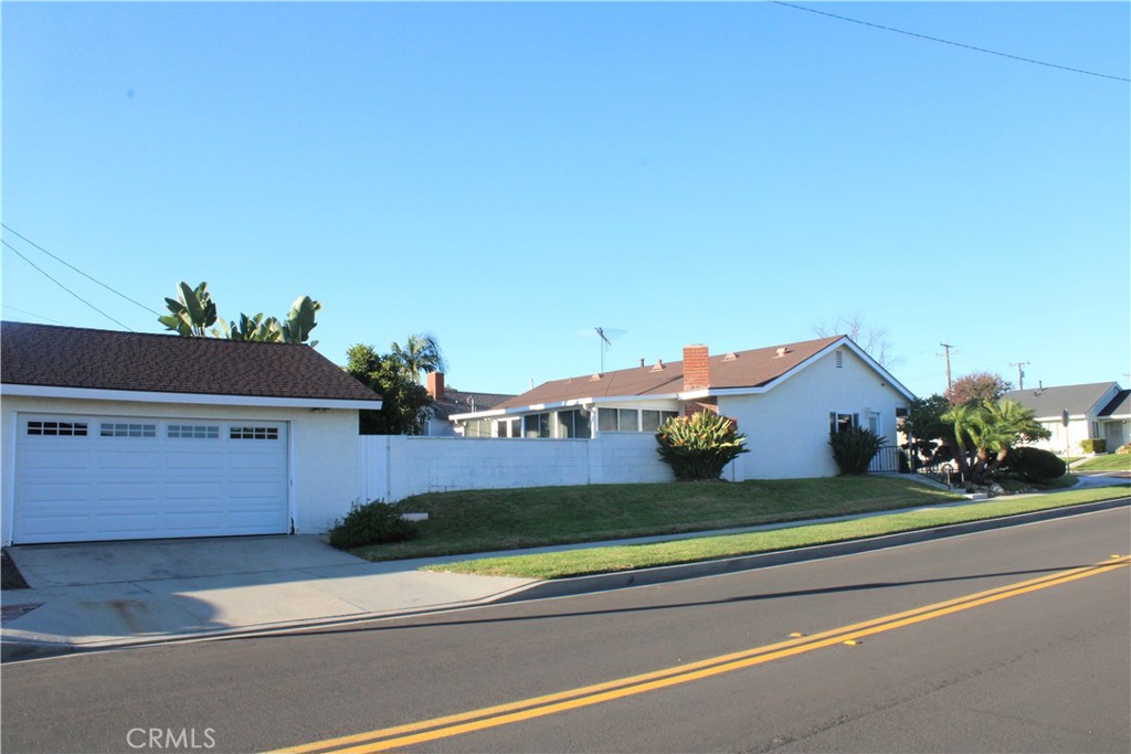 15856 Lawnhill Drive