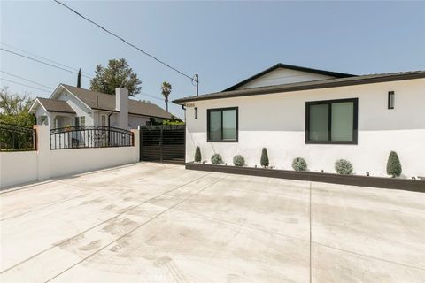 Photo of 10265 Strathern Street, Sun Valley, CA 91352 (MLS # GD25184075) Photo of 10265 Strathern Street, Sun Valley, CA 91352 (MLS # GD25184075)