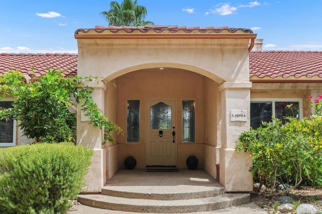 2718 Via Del Robles