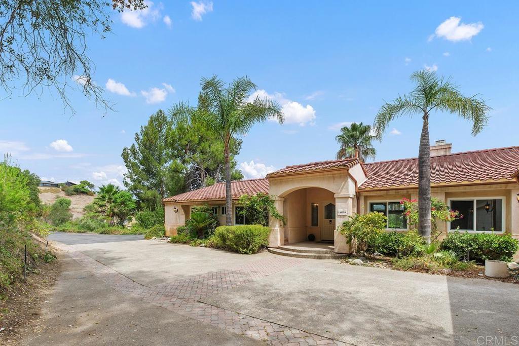 2718 Via Del Robles