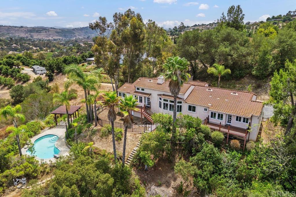 2718 Via Del Robles