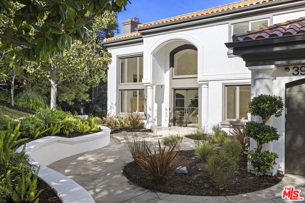 3909 Cresthaven Drive