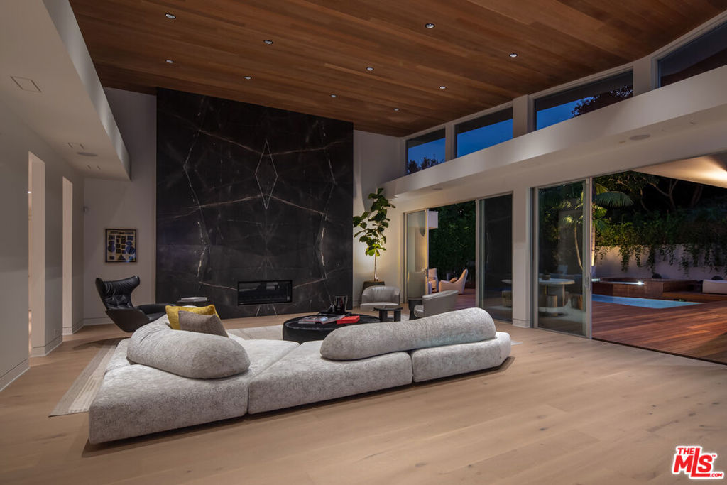 1003 N BEVERLY Drive