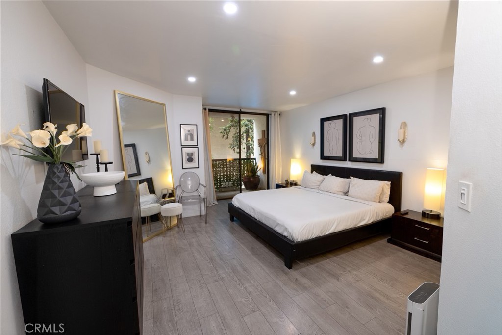 906 Doheny Drive 303