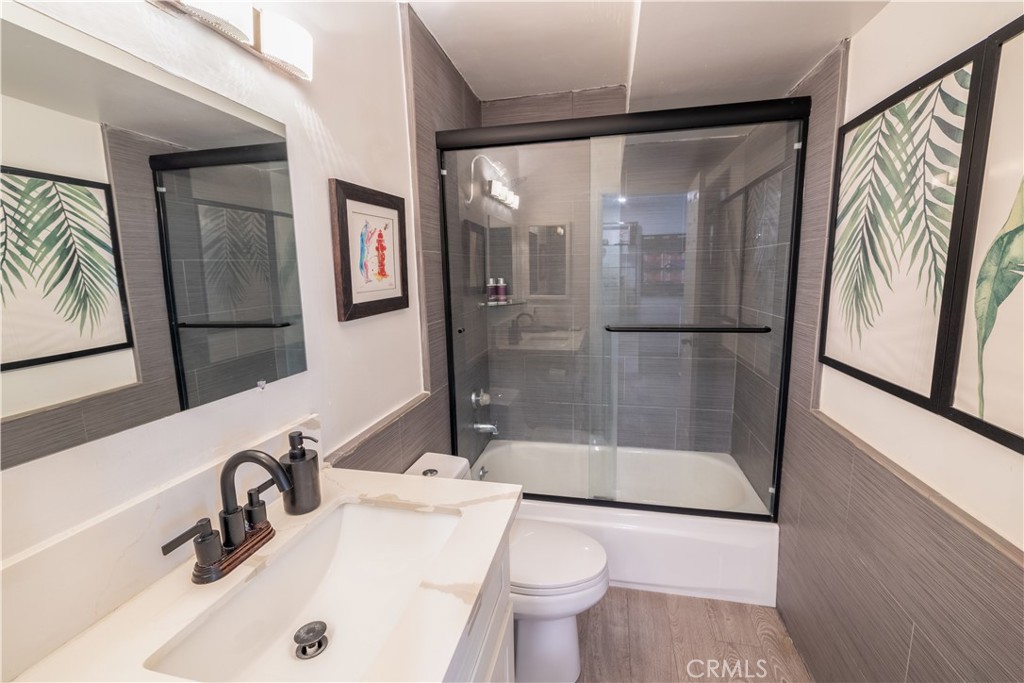 906 Doheny Drive 303