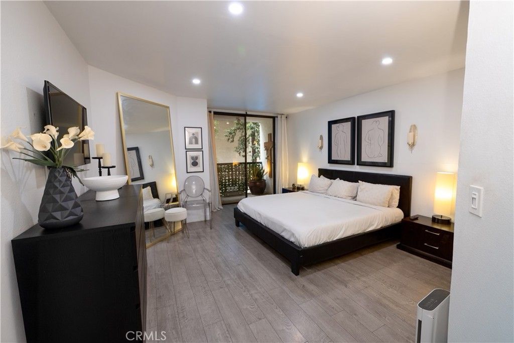 Photo of 906 Doheny Drive #303, West Hollywood, CA 90069 (MLS # OC25218500)