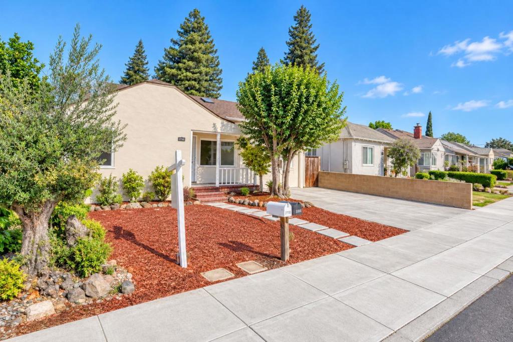 21692 Westfield Ave
