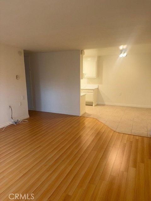 2210 Via Mariposa E C