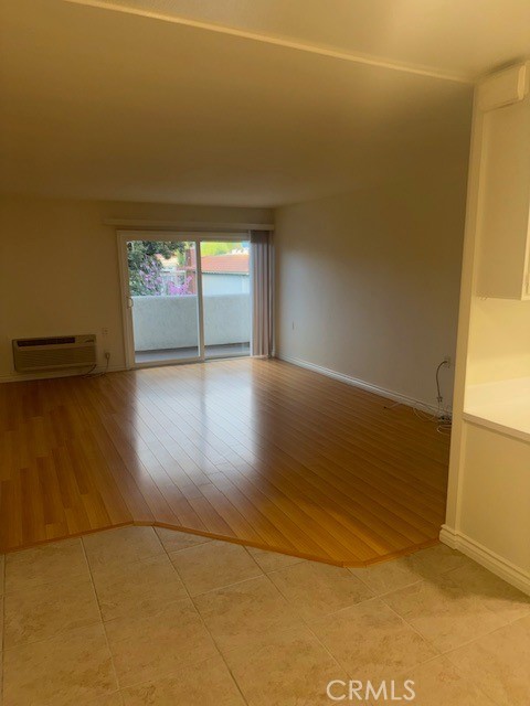 2210 Via Mariposa E C