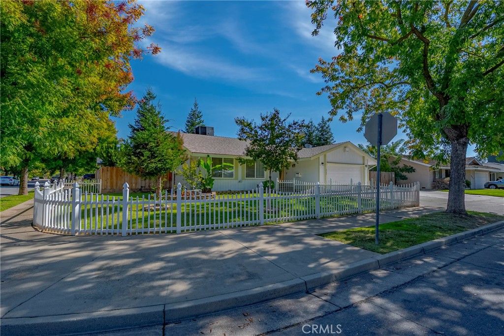 Photo of 2988 Bedford Dr, Merced, CA 95340 (MLS # MC25244060)