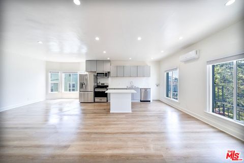 Photo of 132 S Kenmore Avenue #4, Los Angeles, CA 90004 (MLS # 26668531)