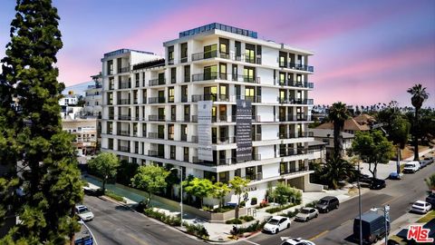Photo of 904 S New Hampshire Avenue #505, Los Angeles, CA 90006 (MLS # 25592251)
