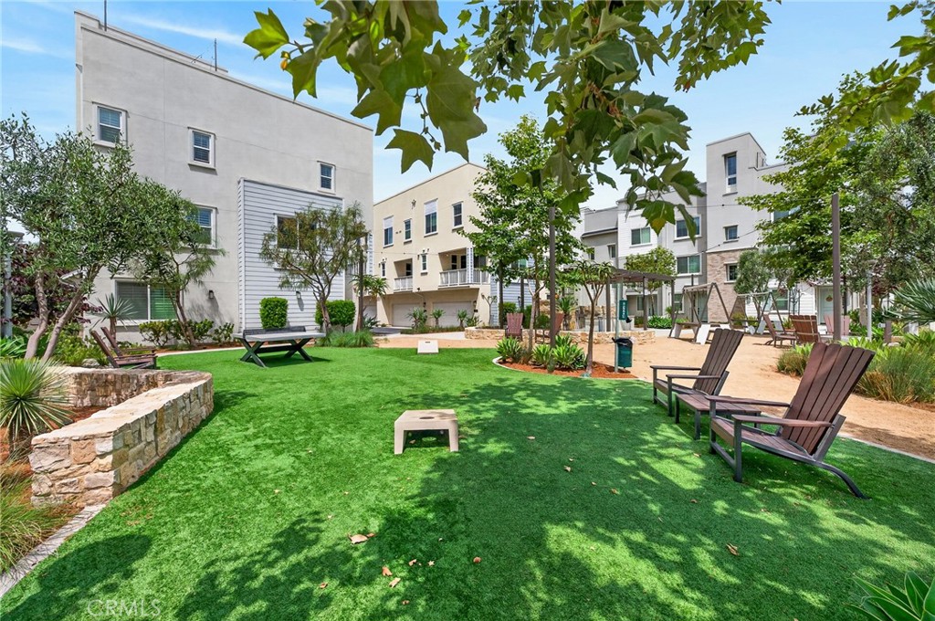 641 S Motif Street