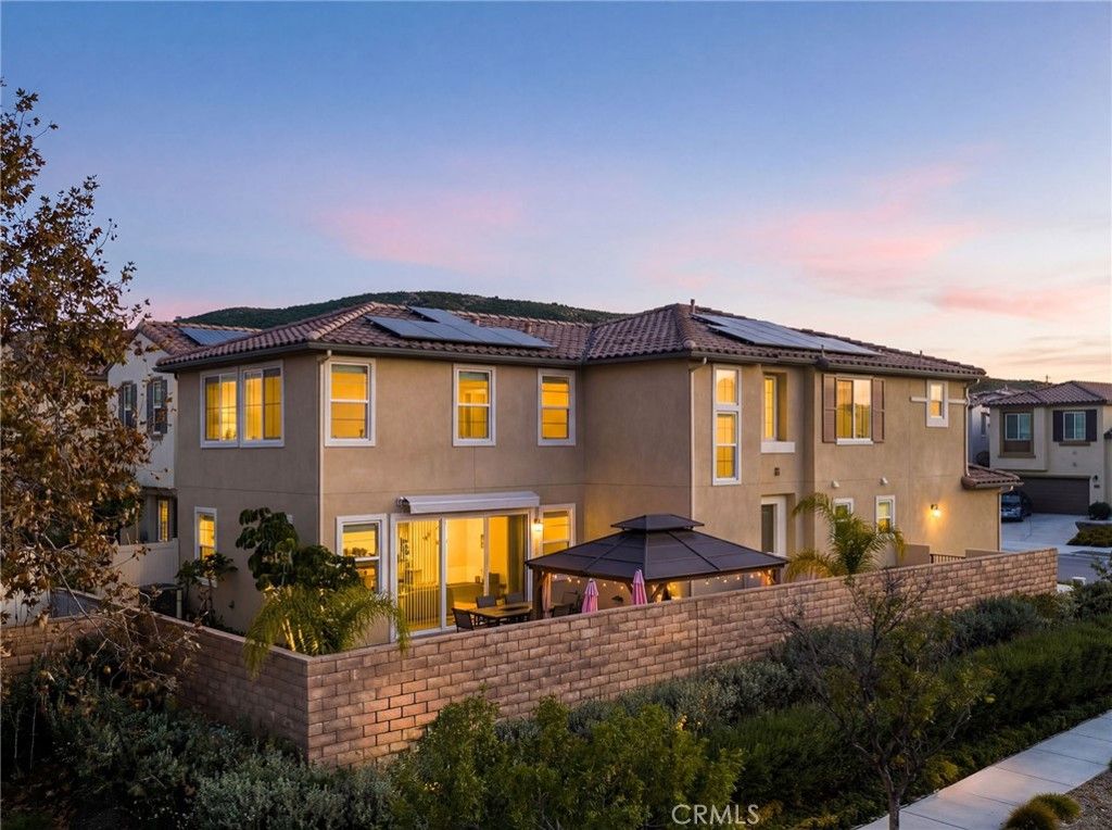 Photo of 38464 Rosegate Pl, Murrieta, CA 92563 (MLS # IG26024753)