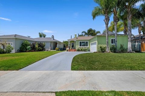 Photo of 1613 N Pepper ST, Burbank, CA 91505 (MLS # CV26088215)